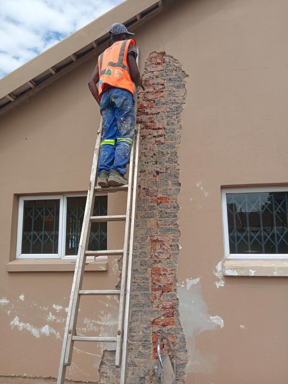 Steel structure fabrication on site